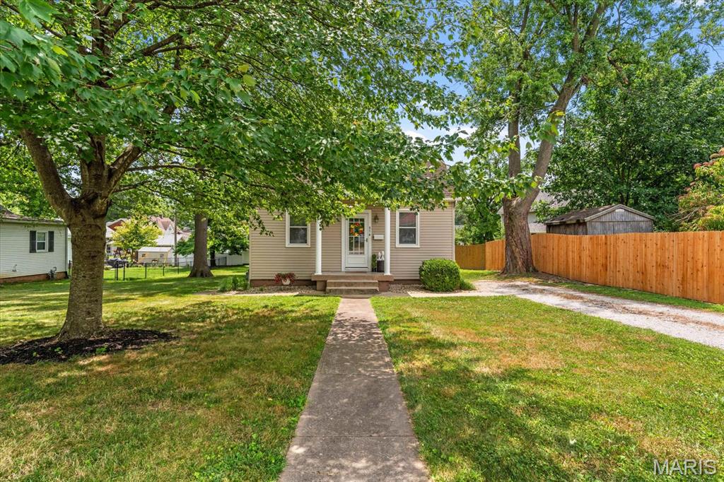 Edwardsville, Illinois 62025, United States, 2 Bedrooms Bedrooms, ,1 BathroomBathrooms,Residential,Pending,172589