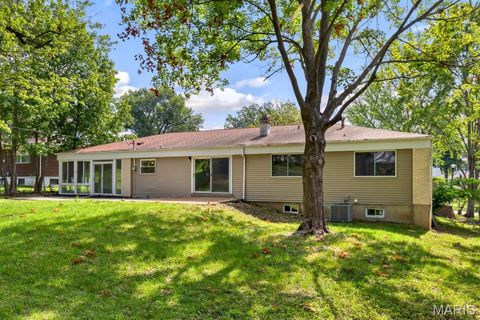 Tiny photo for 815 Ariege Drive, Creve Coeur, MO 63141 (MLS # 26011856)