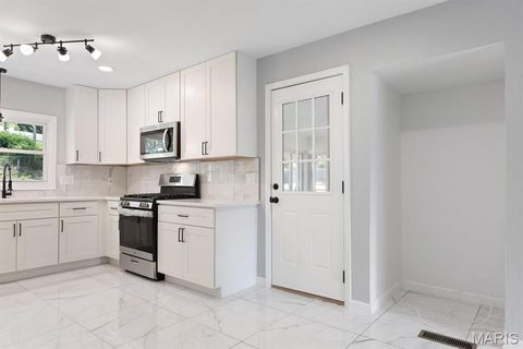 Tiny photo for 815 Ariege Drive, Creve Coeur, MO 63141 (MLS # 26011856)