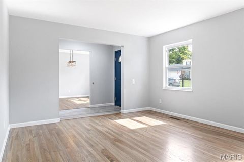 Tiny photo for 815 Ariege Drive, Creve Coeur, MO 63141 (MLS # 26011856)