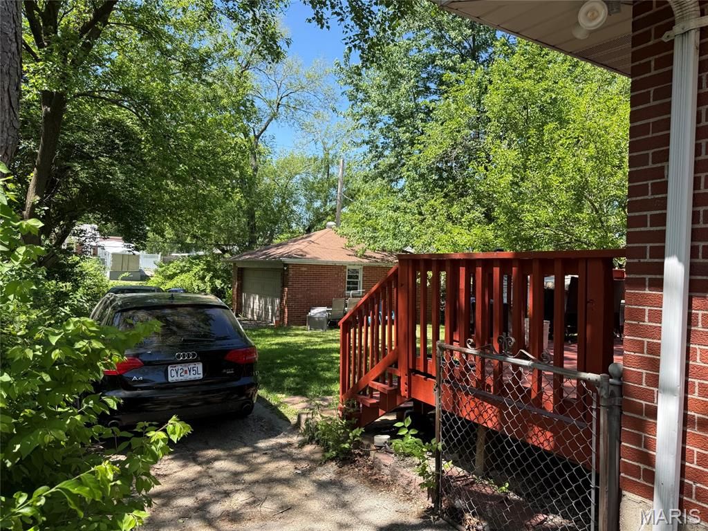 Photo of 185 De Smet Drive, Florissant, MO 63031 (MLS # 26030146)