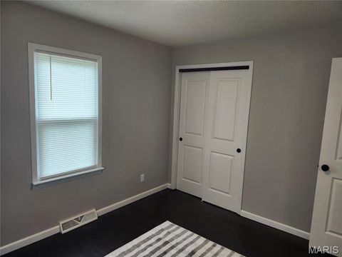 Tiny photo for 19 S St . Charles Street, Bowling Green, MO 63334 (MLS # 25064474)
