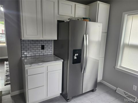 Tiny photo for 19 S St . Charles Street, Bowling Green, MO 63334 (MLS # 25064474)