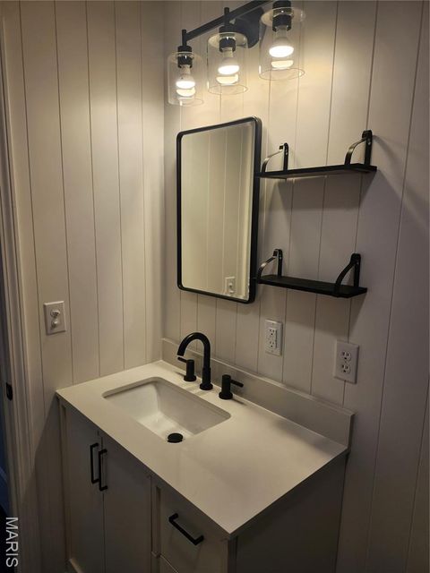 Tiny photo for 19 S St . Charles Street, Bowling Green, MO 63334 (MLS # 25064474)