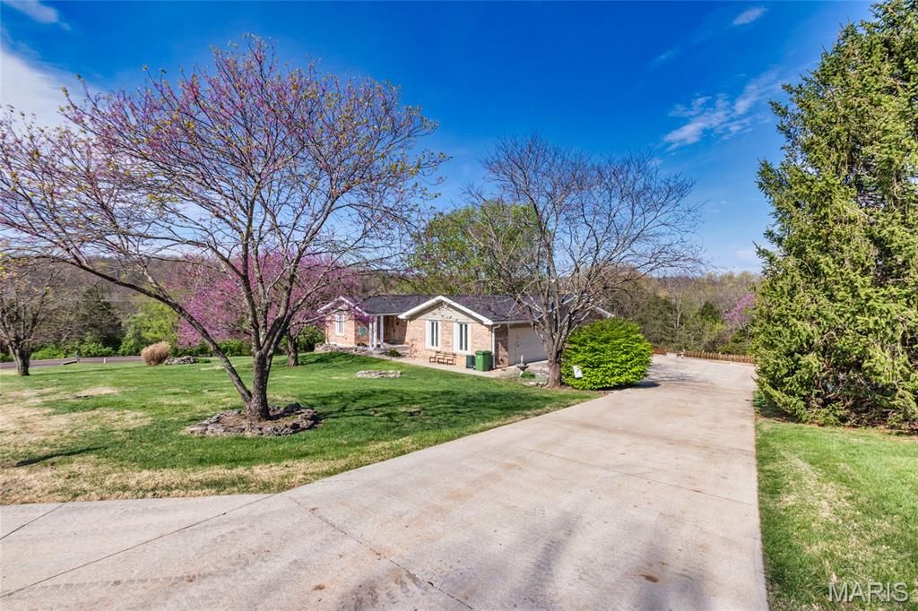 Photo of 3549 Possum Ridge Drive, Imperial, MO 63052 (MLS # 26020420)