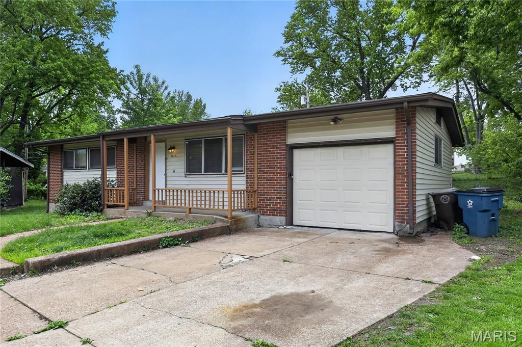 Photo of 10251 Dacey Court, St Louis, MO 63136 (MLS # 26026955)