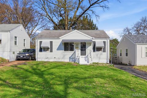 Photo of 10821 Saint Xavier Lane, St Ann, MO 63074 (MLS # 26019051)