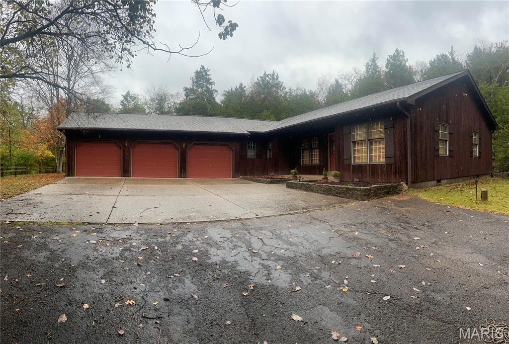 Photo of 32 Rockwood Forest Valley, Wildwood, MO 63025 (MLS # 25072428)