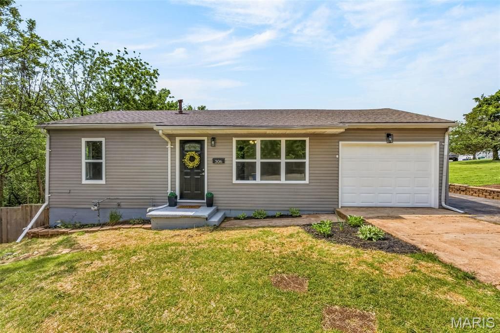 Photo of 306 Moulton Street, De Soto, MO 63020 (MLS # 26025525)