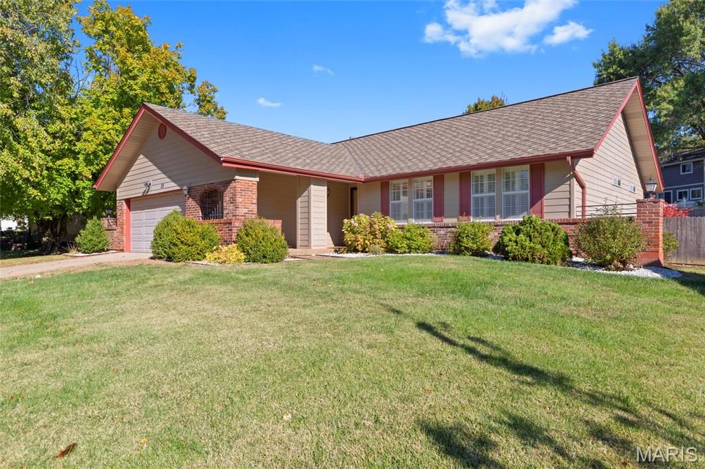 Photo of 28 Confederate Way, St Charles, MO 63303 (MLS # 25072342)