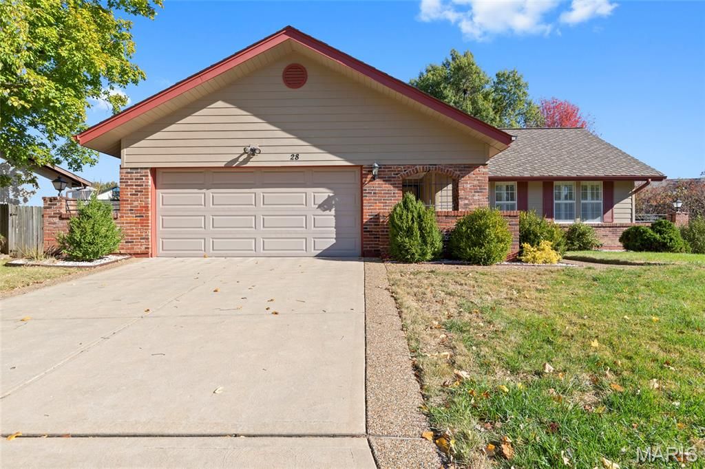 Photo of 28 Confederate Way, St Charles, MO 63303 (MLS # 25072342)