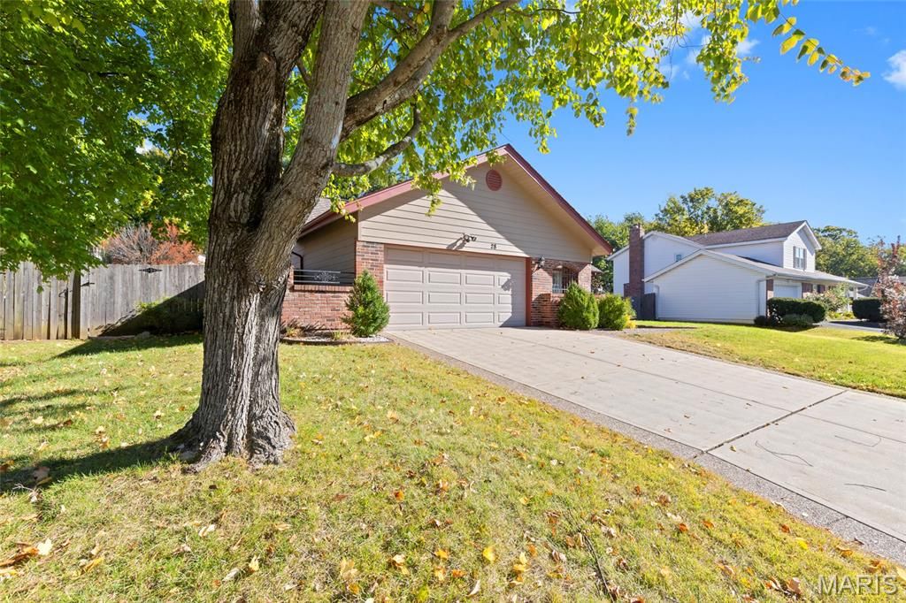 Photo of 28 Confederate Way, St Charles, MO 63303 (MLS # 25072342)