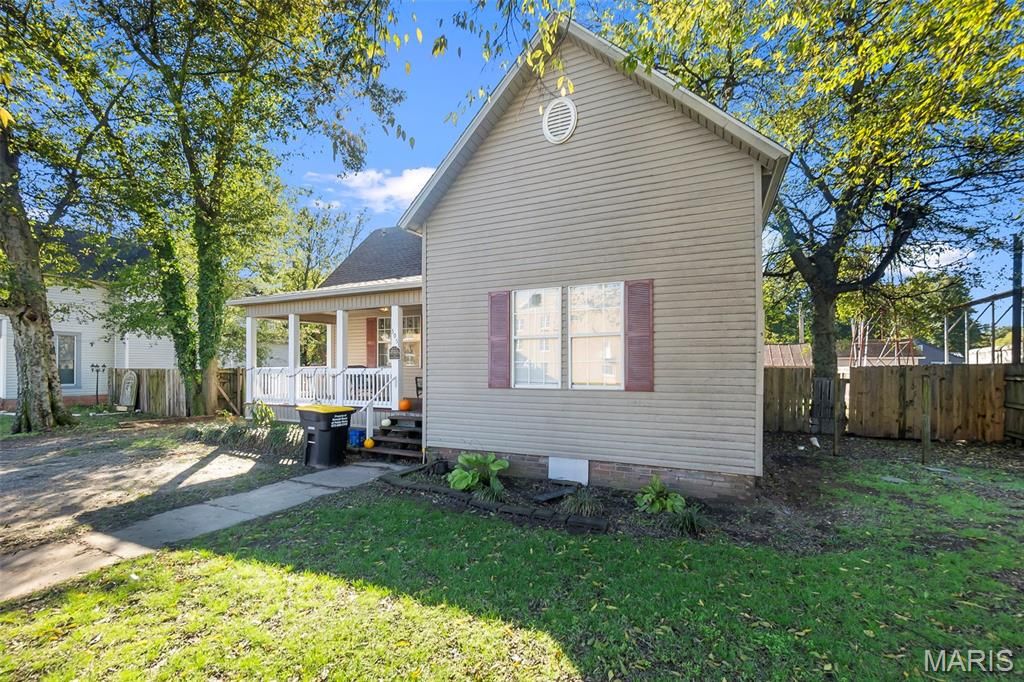 Photo of 305 Saint Francis Street, Kennett, MO 63857 (MLS # 25073695)