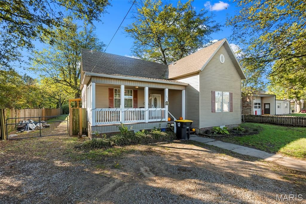 Photo of 305 Saint Francis Street, Kennett, MO 63857 (MLS # 25073695)