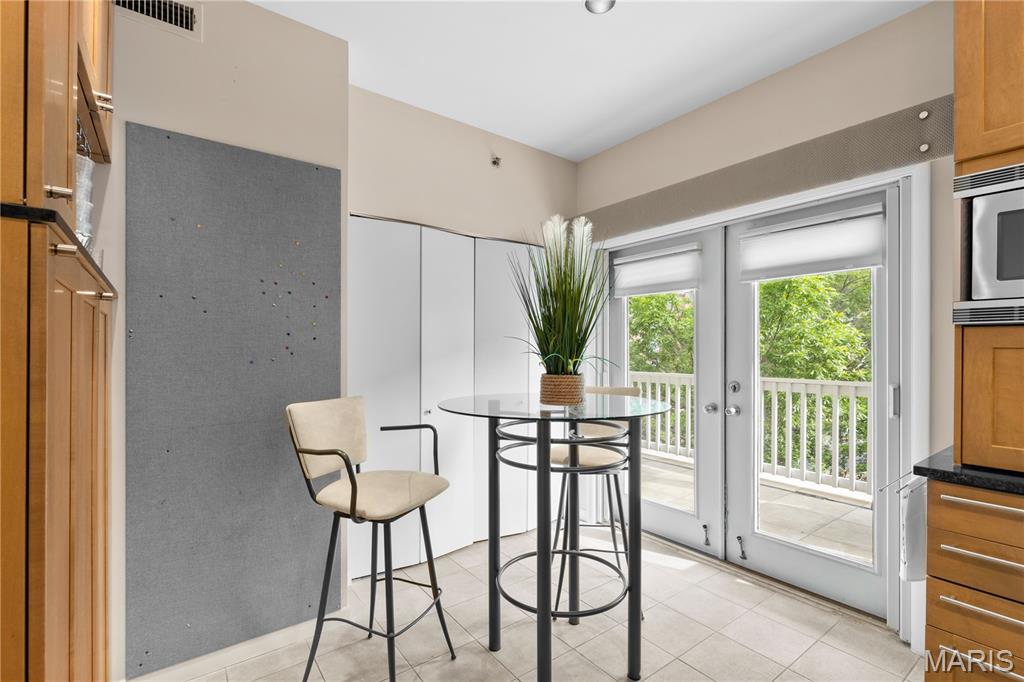 Carlton Manor Condo - Residential