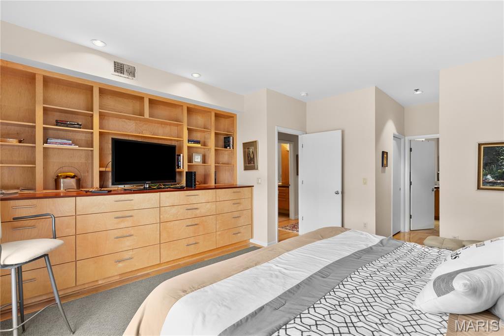 Carlton Manor Condo - Residential