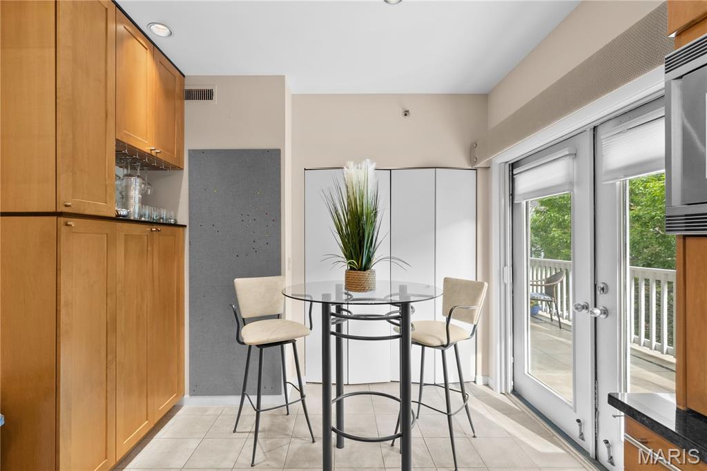 Carlton Manor Condo - Residential