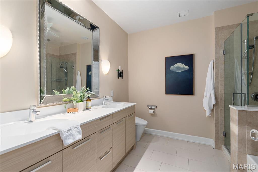 Park East Tower - Residential Lease