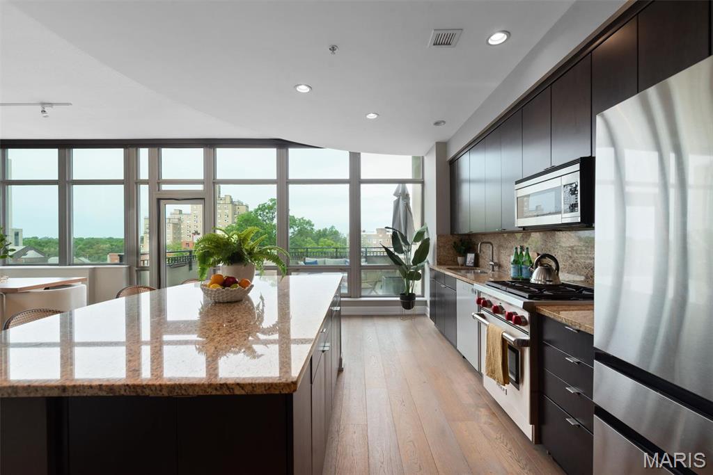 Park East Tower - Residential Lease