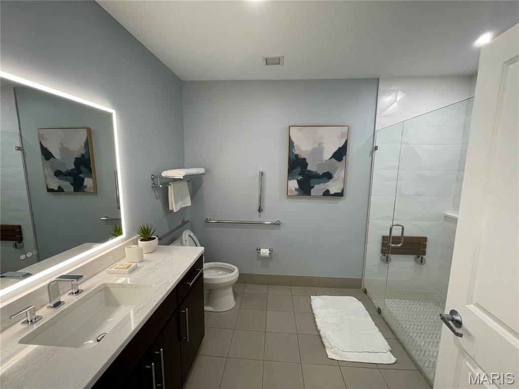 Park East Tower - Residential Lease