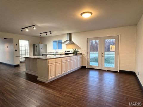 Tiny photo for 21505 Highway 61, Bowling Green, MO 63334 (MLS # 26001437)