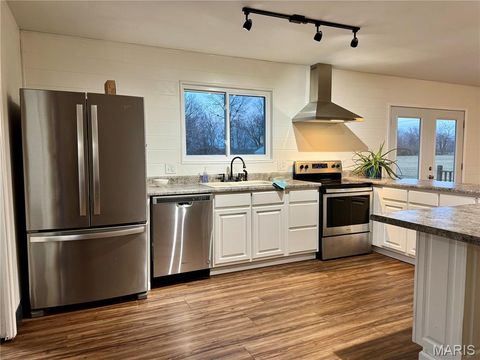 Tiny photo for 21505 Highway 61, Bowling Green, MO 63334 (MLS # 26001437)