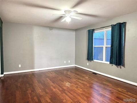 Tiny photo for 21505 Highway 61, Bowling Green, MO 63334 (MLS # 26001437)