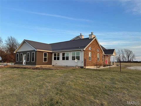 Tiny photo for 21505 Highway 61, Bowling Green, MO 63334 (MLS # 26001437)