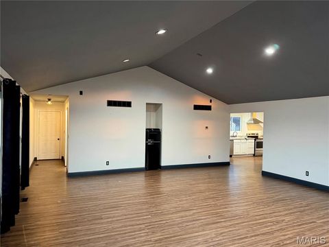 Tiny photo for 21505 Highway 61, Bowling Green, MO 63334 (MLS # 26001437)