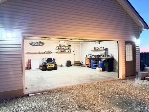 Tiny photo for 21505 Highway 61, Bowling Green, MO 63334 (MLS # 26001437)