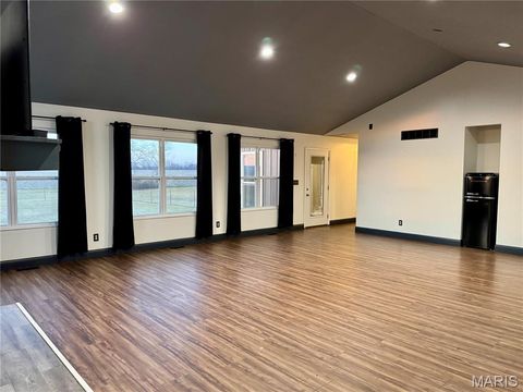 Tiny photo for 21505 Highway 61, Bowling Green, MO 63334 (MLS # 26001437)