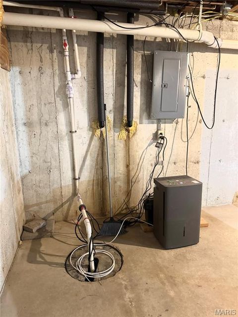 Tiny photo for 21505 Highway 61, Bowling Green, MO 63334 (MLS # 26001437)