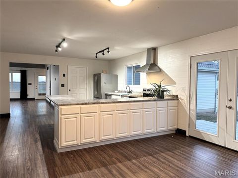 Tiny photo for 21505 Highway 61, Bowling Green, MO 63334 (MLS # 26001437)