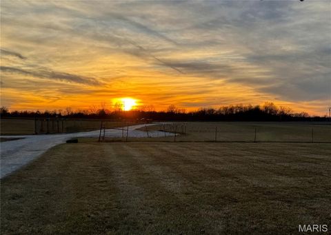 Tiny photo for 21505 Highway 61, Bowling Green, MO 63334 (MLS # 26001437)