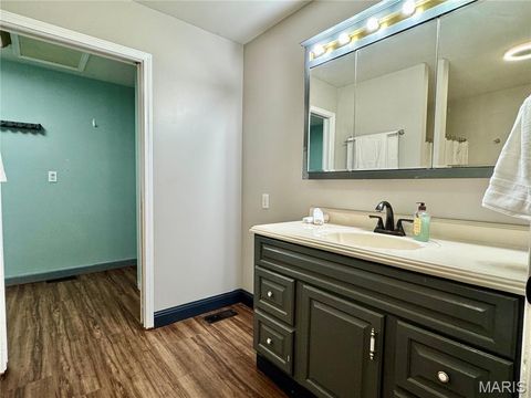 Tiny photo for 21505 Highway 61, Bowling Green, MO 63334 (MLS # 26001437)