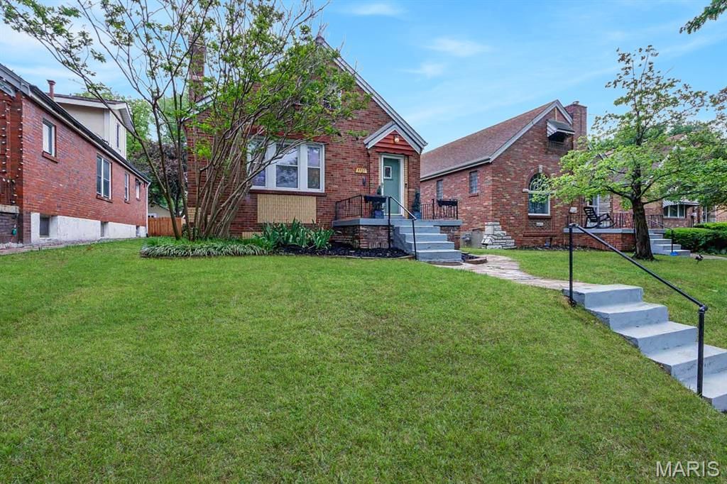 Photo of 5727 Winona Avenue, St Louis, MO 63109 (MLS # 26025619)