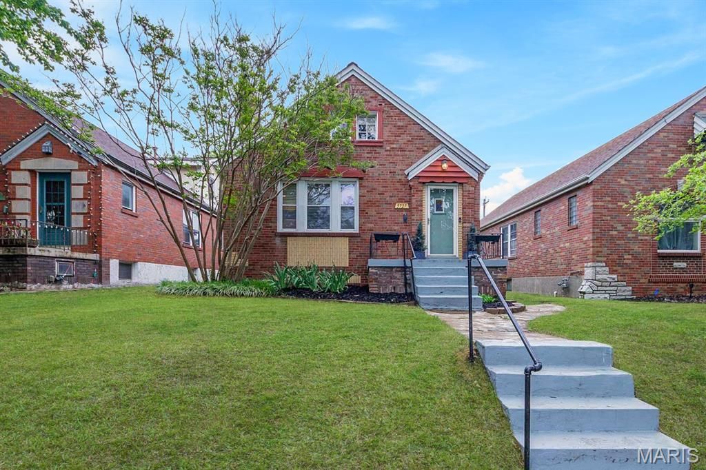 Photo of 5727 Winona Avenue, St Louis, MO 63109 (MLS # 26025619)