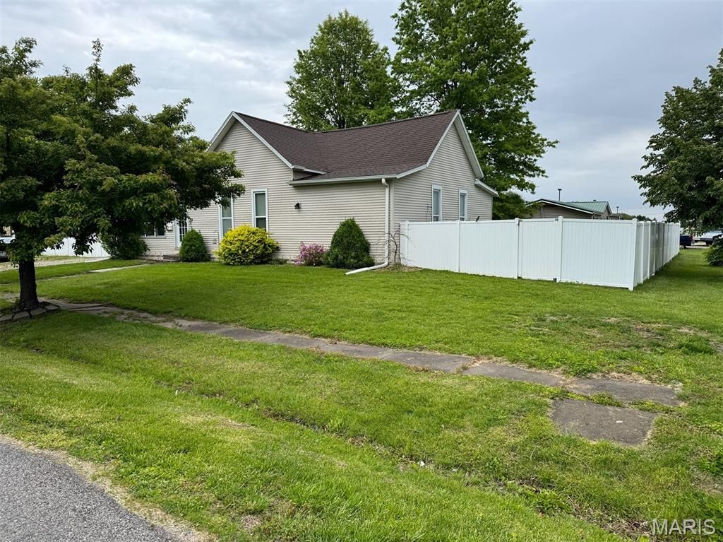 Photo of 267 Montgomery Street, Kahoka, MO 63445 (MLS # 26029535)