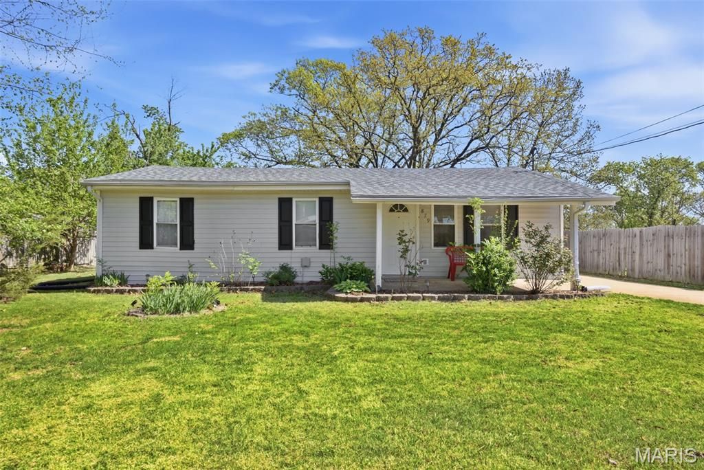 Photo of 879 Twin Oak Drive, Hillsboro, MO 63050 (MLS # 26023883)