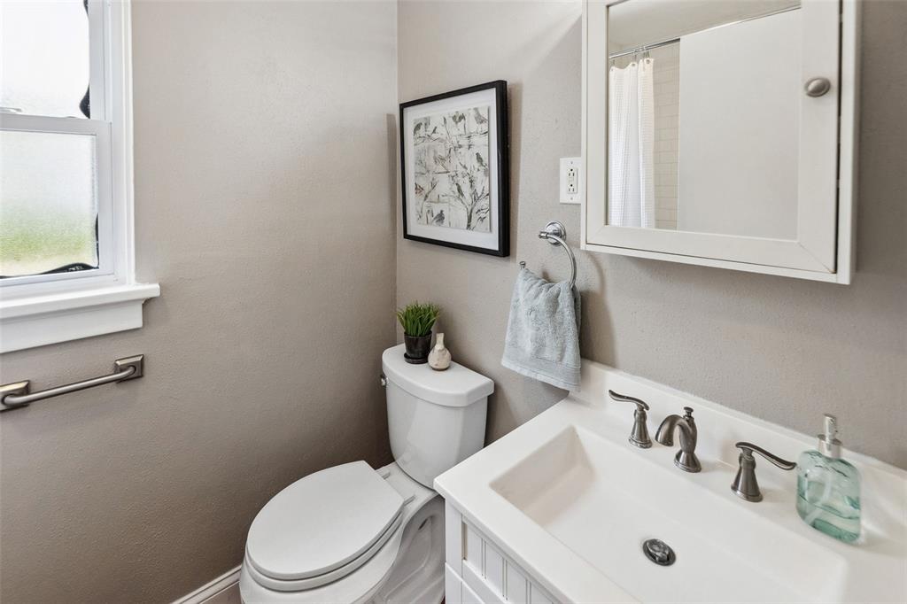 Edwardsville, Illinois 62025, United States, 3 Bedrooms Bedrooms, ,1 BathroomBathrooms,Residential,Pending,131581