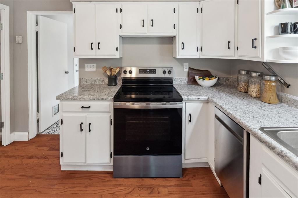 Edwardsville, Illinois 62025, United States, 3 Bedrooms Bedrooms, ,1 BathroomBathrooms,Residential,Pending,131581