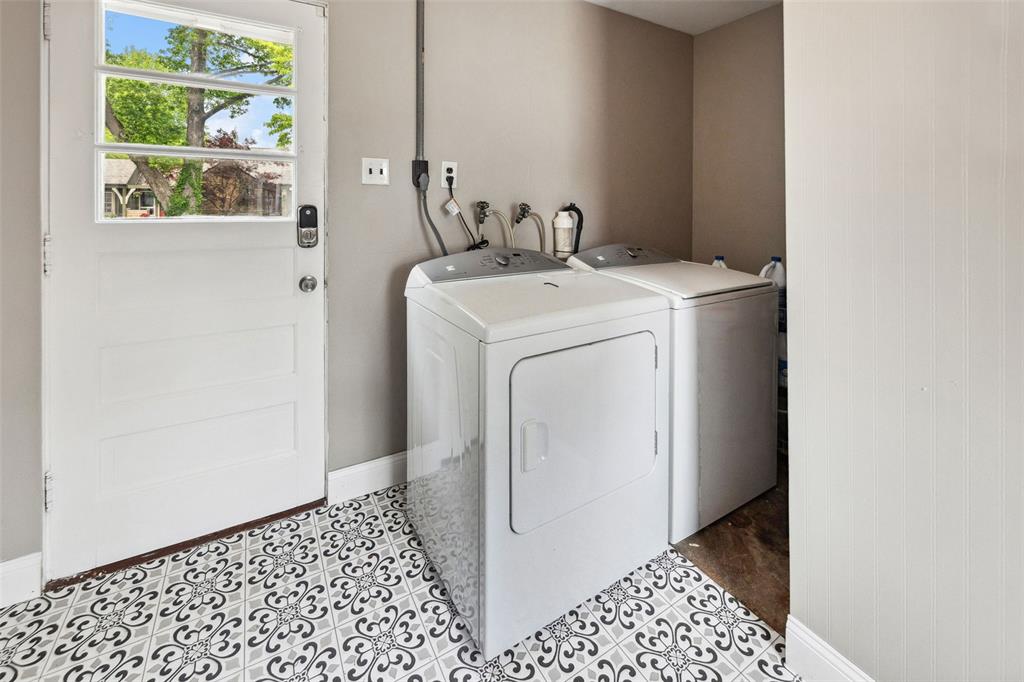 Edwardsville, Illinois 62025, United States, 3 Bedrooms Bedrooms, ,1 BathroomBathrooms,Residential,Pending,131581