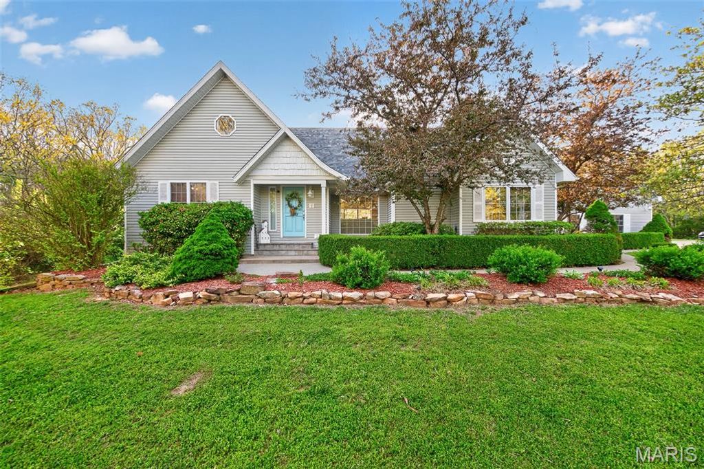 Photo of 23233 Paradise Drive, Lebanon, MO 65536 (MLS # 26023911)