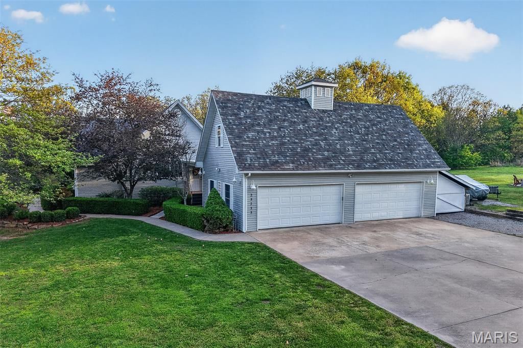 Photo of 23233 Paradise Drive, Lebanon, MO 65536 (MLS # 26023911)