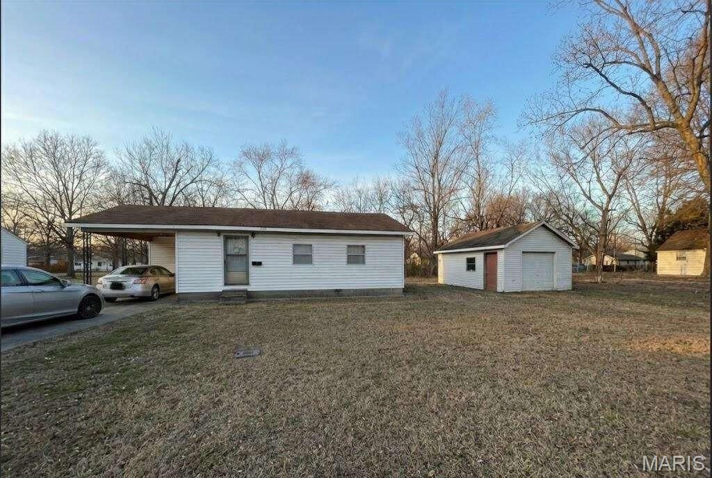 Photo of 329 W Elm Street E, East Prairie, MO 63845 (MLS # 26003936)