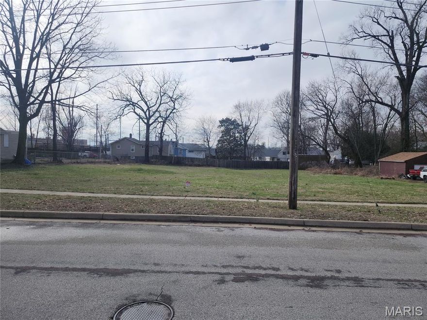 READY TO BUILD IN THE DESIRABLE ST. JOHN AREA? This land has been surveyed and building plans can be provided.
.29 acre building lot. It could be combined with the lot next door for more than .5 acre lot.