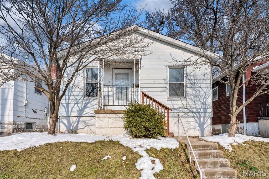 Photo of 3915 Schiller Place, St Louis, MO 63116 (MLS # 26025628)