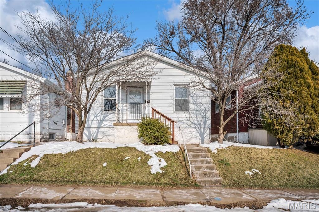 Photo of 3915 Schiller Place, St Louis, MO 63116 (MLS # 26025628)