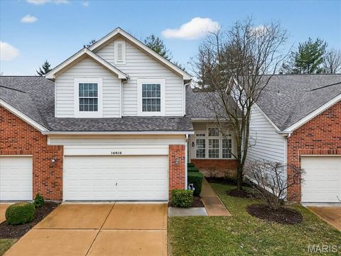 Photo of 16816 Chesterfield Bluffs Circle, Chesterfield, MO 63005 (MLS # 26012415)