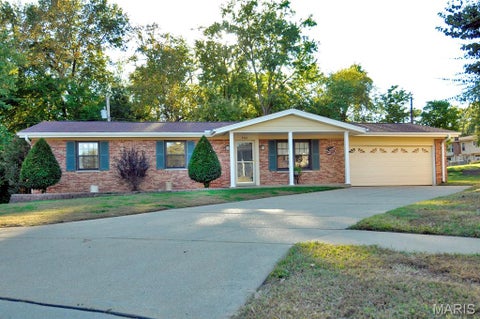 Photo of 4661 Dorbendale Court, St Louis, MO 63128 (MLS # 26069068)